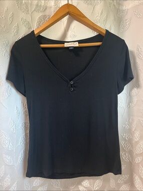 Universal Thread Black Short Sleeve V-Neck Tee with Button Detail